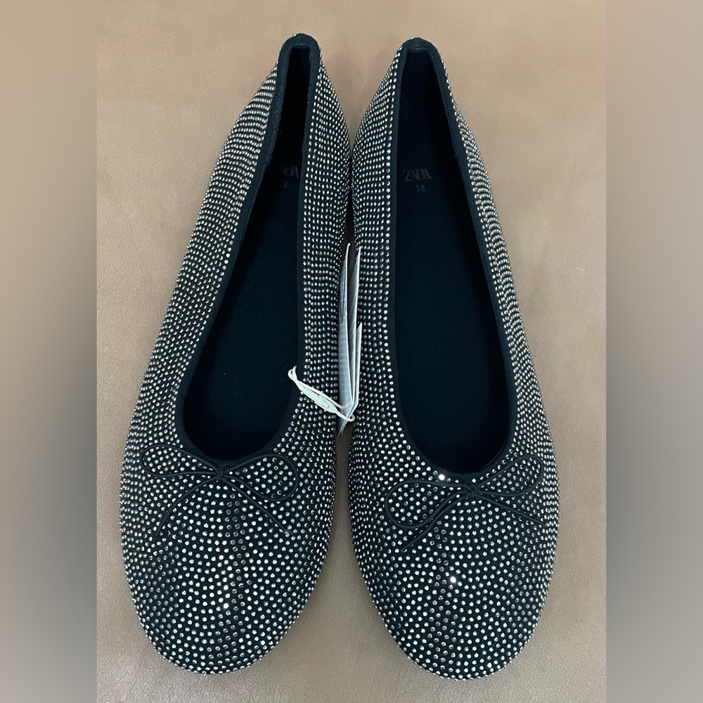 Zara Ballet flats with rhinestone details
Size: 38 * Color: Black